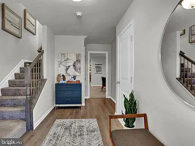 155 Sussex Pl — Photo 3