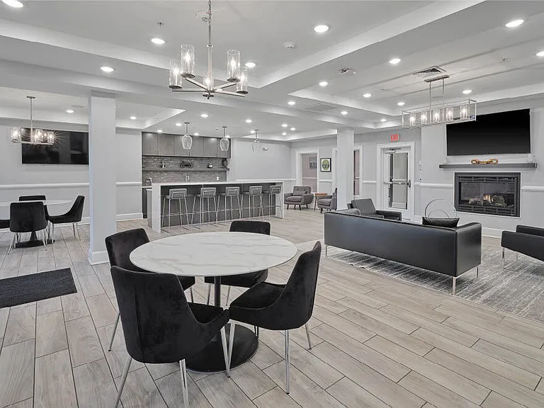 Pearl Pointe Apartments — Photo 64