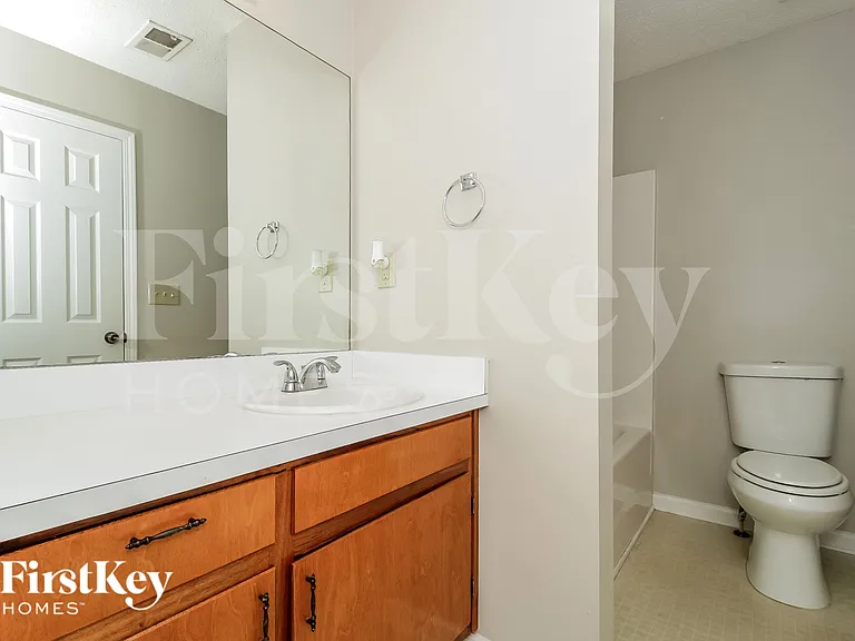 420 Castlewood Rd — Photo 10