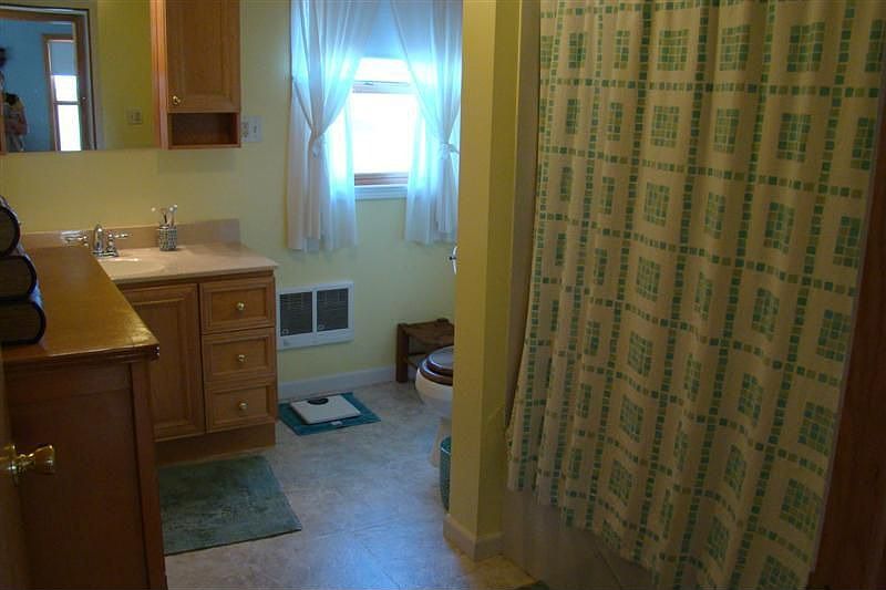 1st image of 104 N Fountain St