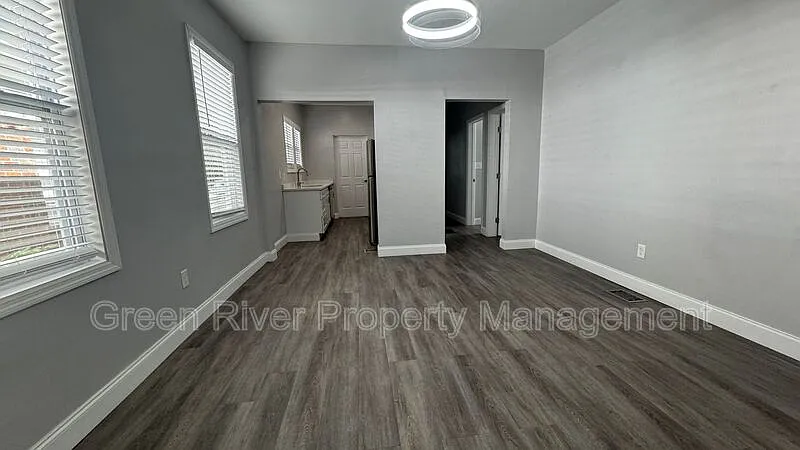 2 bed, 1.0 bath, 1050 sqft, $1,525 — Photo 3