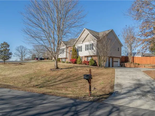 111 Pen Ct, Mocksville, NC 27028
