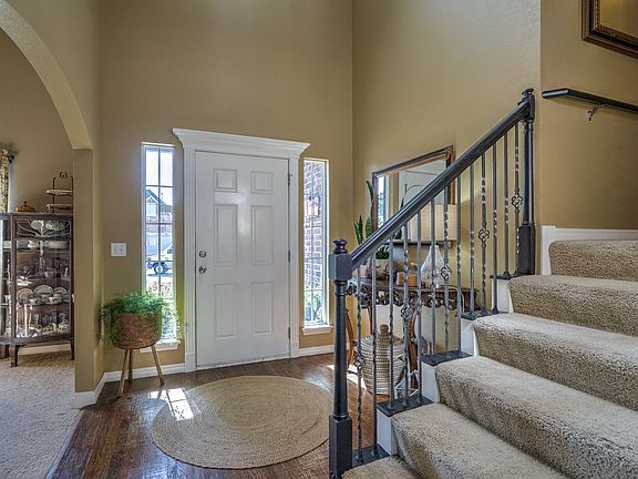 4th image of 1004 S Cypress Ave W