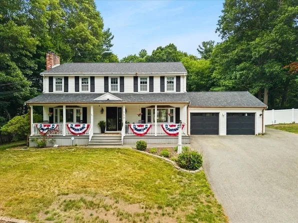 758 King St, Raynham, MA 02767