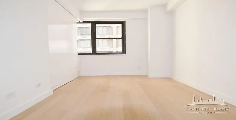 Rented by Manhattan Realty Group | media 15