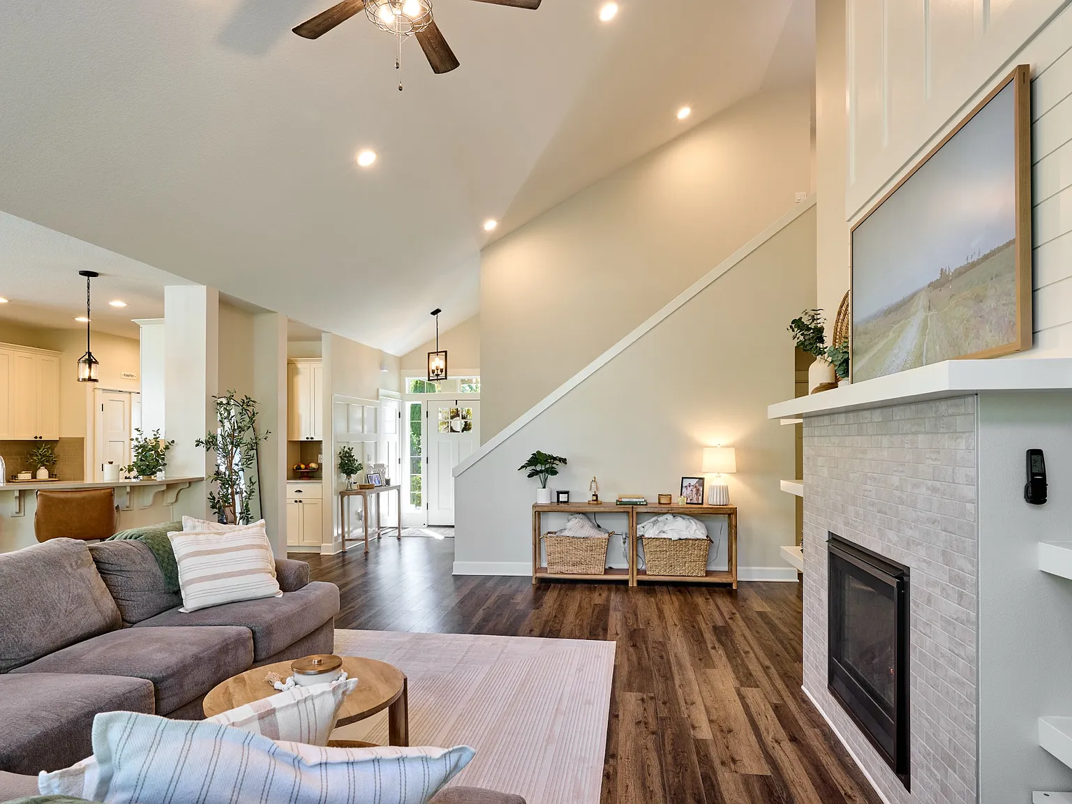 3 bed, 2.5 bath, 2120 sqft, $3,080 — Photo 3