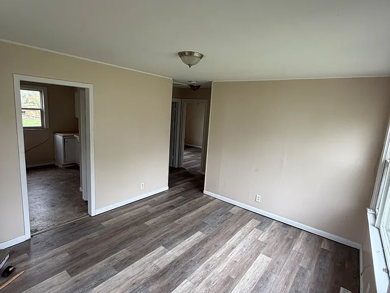223 Van Buren Ave — Photo 3