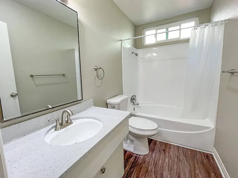 1058 Roewill Dr #4 — Photo 5