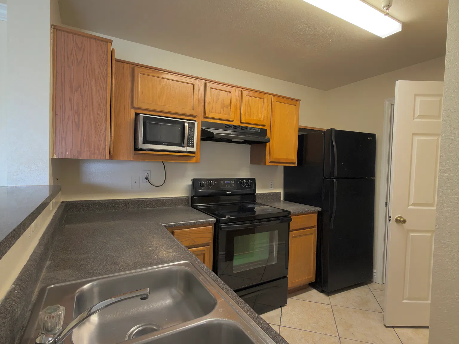 2 bed, 974 sqft, $1,650 — Photo 3