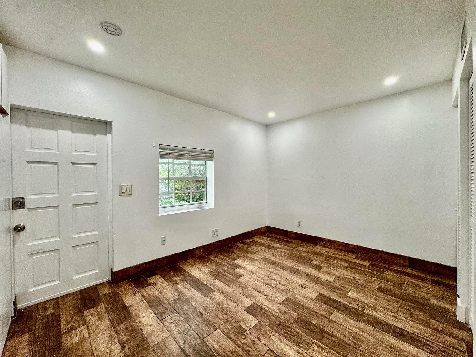 2 bed, 2.0 bath, 960 sqft, $2,400 — Photo 3