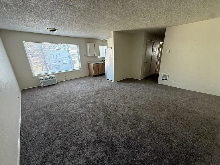 220 N Ivy St — Photo 10