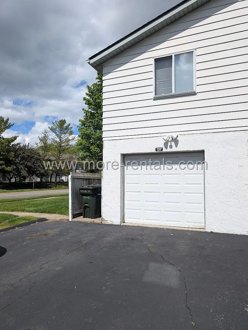 Building Photo - 2440 Burgandy Ln
