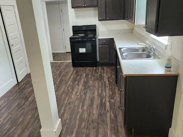 811 W Pine St — Photo 1
