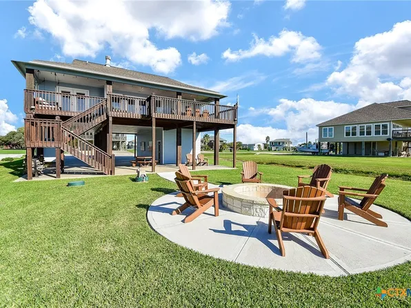 1554 W Bayshore Dr, Palacios, TX 77465