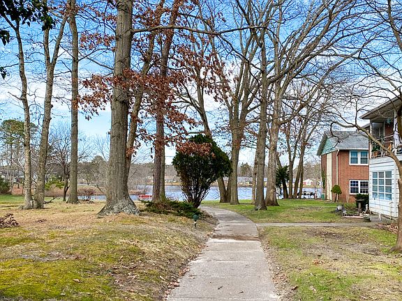 5th image of 42 Cambridge Ct #42C
