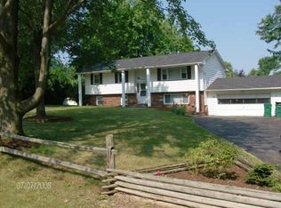 11 Pine Tree Cir, Rush, NY 14543