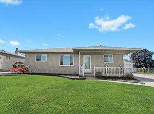 16300 Woodstock Dr, Macomb, MI