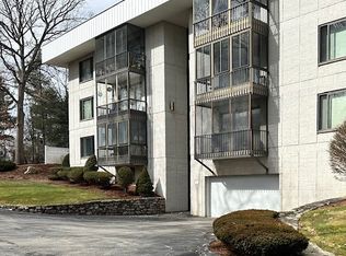 39 Spit Brook Rd APT 34, Nashua, NH 03060