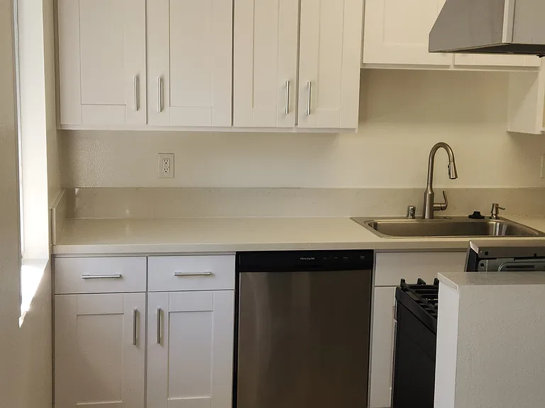 Sherman Pines Apartments — Photo 33