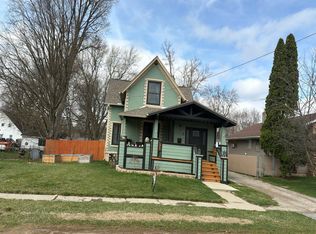 411 3rd St, Fenton, MI 48430