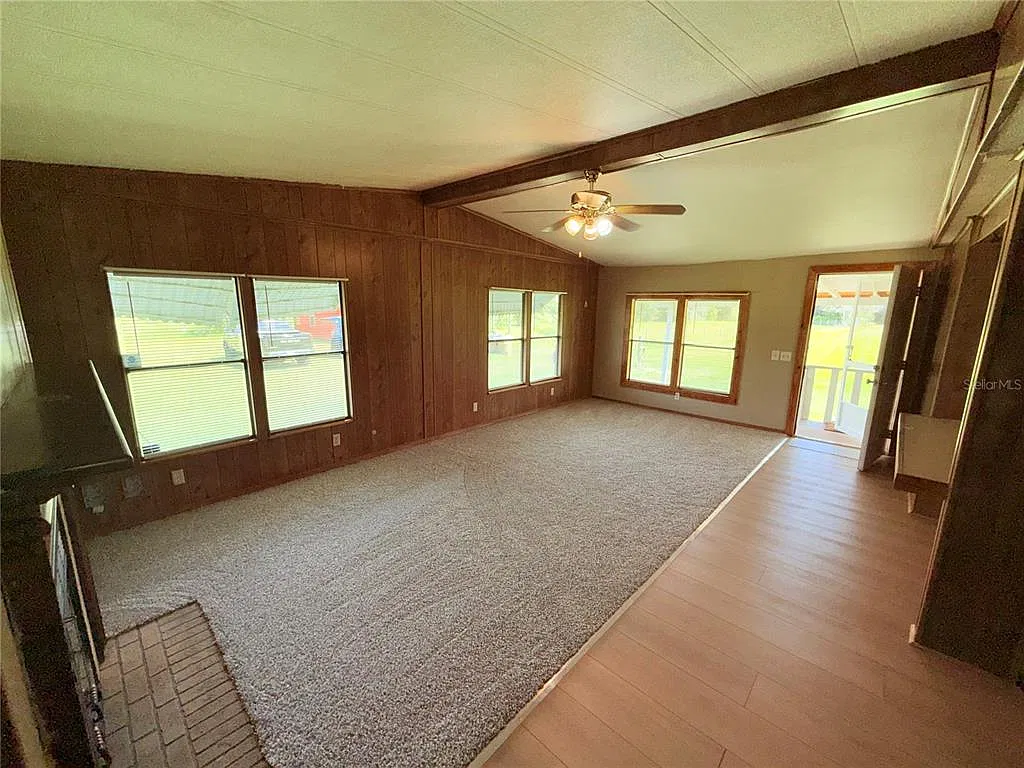 3 bed, 2.0 bath, 1196 sqft, $2,000 — Photo 2