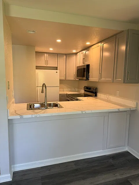 2 bed, 2.5 bath, 900 sqft, $3,200 — Photo 1
