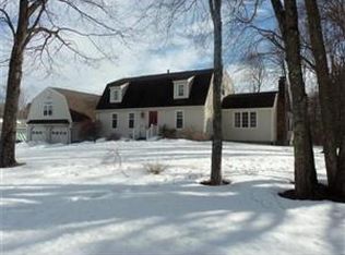 12 Pilgrim Rd, East Longmeadow, MA 01028