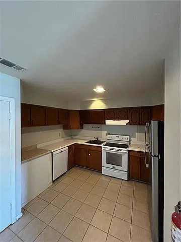 1 bed, 1.0 bath, 600 sqft, $875 — Photo 3