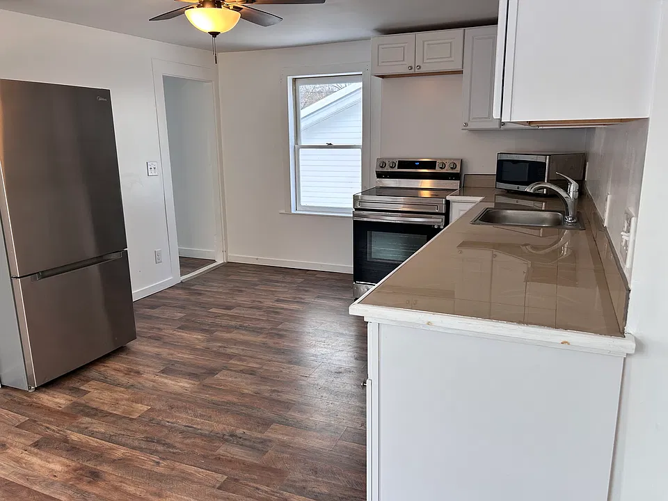 21 Main St #3