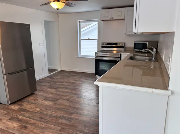 21 Main St #3, Limerick, ME 04048