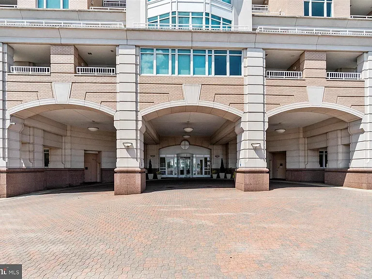 100 Harborview Dr #411 — Photo 48