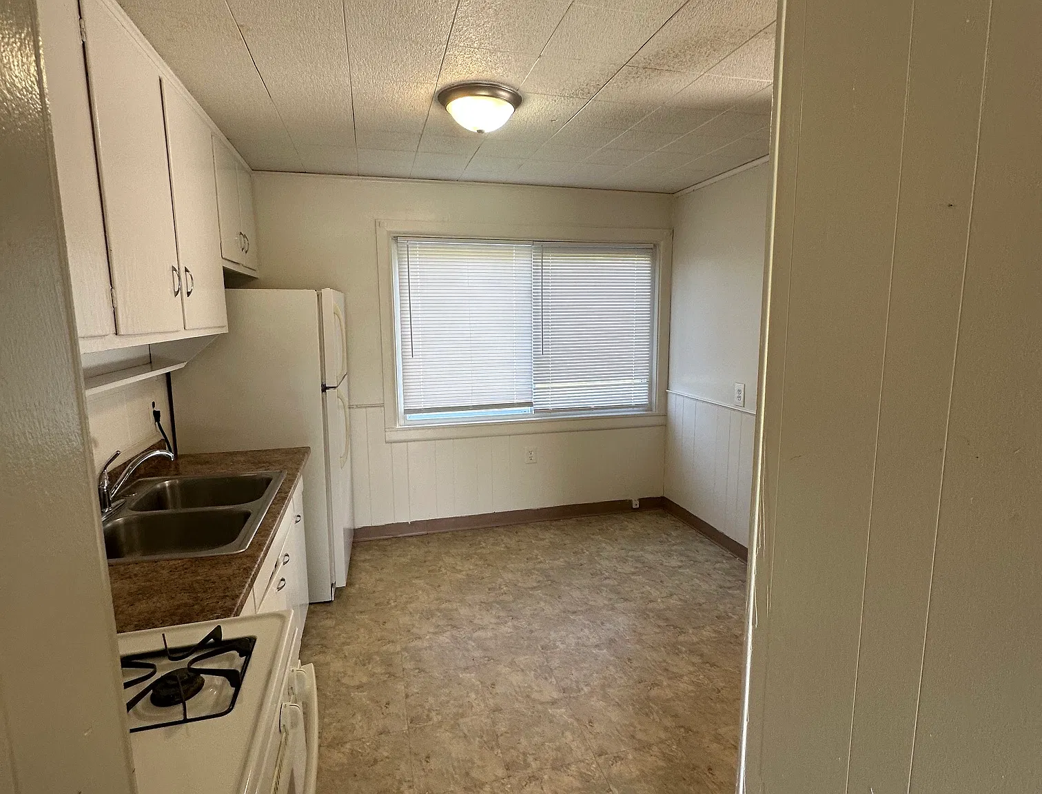 2 bed, 900 sqft, $1,200 — Photo 2