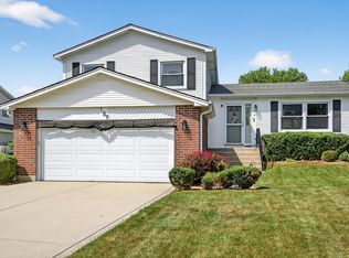 189 Coachlite Trl, Carol Stream, IL 60188