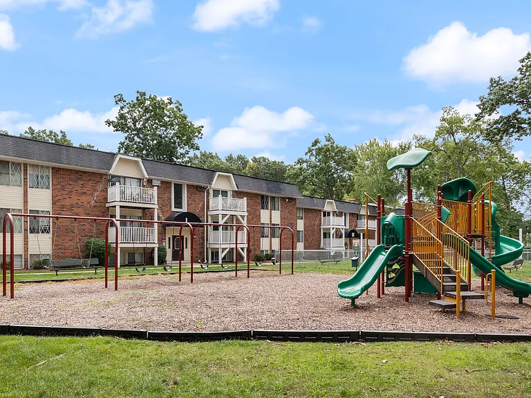 Sunnydale Estates Apartments — Photo 15