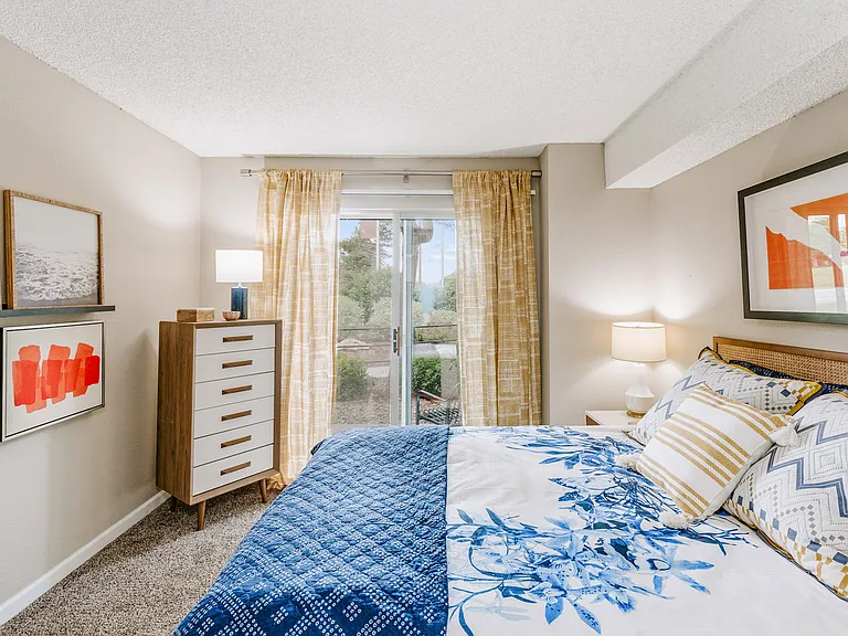 Sloan's Lake Apartments — Photo 8