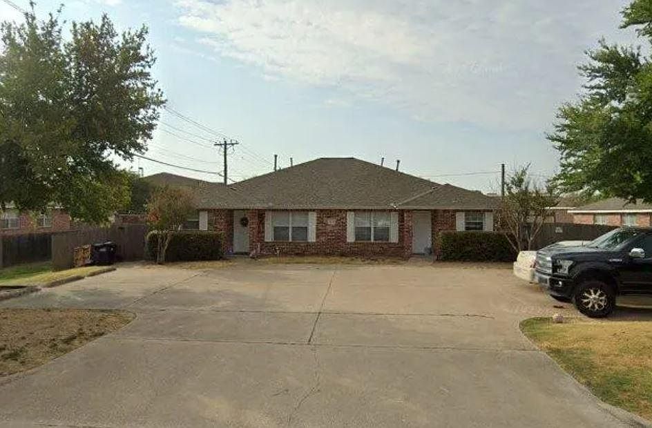 1st image of 1806 Sara Dr #A