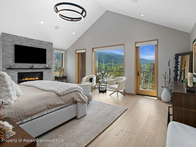 155 Lakeview Dr — Photo 36