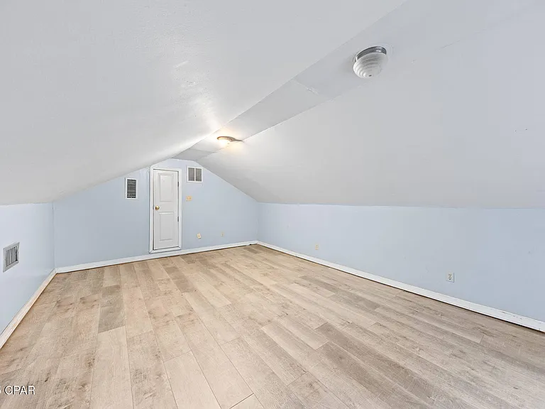 301 Fairway Blvd — Photo 33