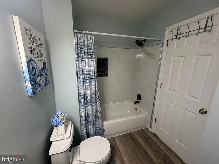 1003 Woodview Ct — Photo 11