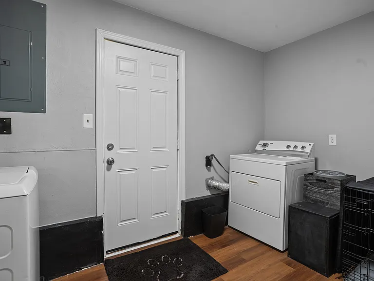 6176 Newark Ave — Photo 18