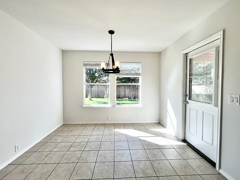 903 Mazatlan Ct — Photo 7