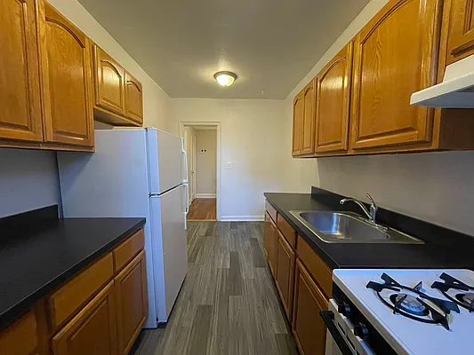 Rented by Hillel Realty Group | media 21