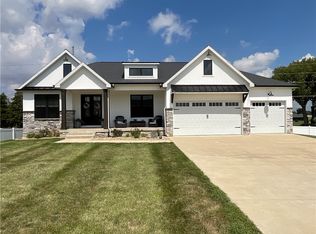 1612 Hunters Pointe Ct, Mount Zion, IL 62549