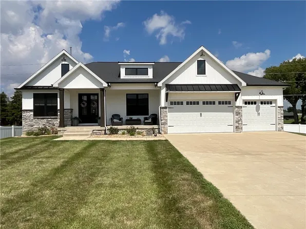 1612 Hunters Pointe Ct, Mount Zion, IL 62549