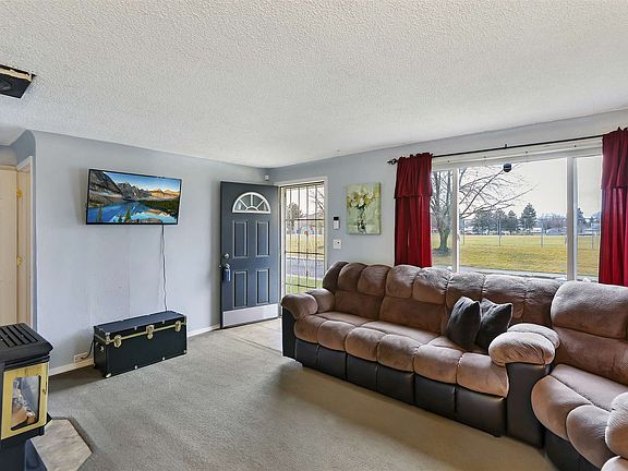 4th image of 1650 E Everett Ave