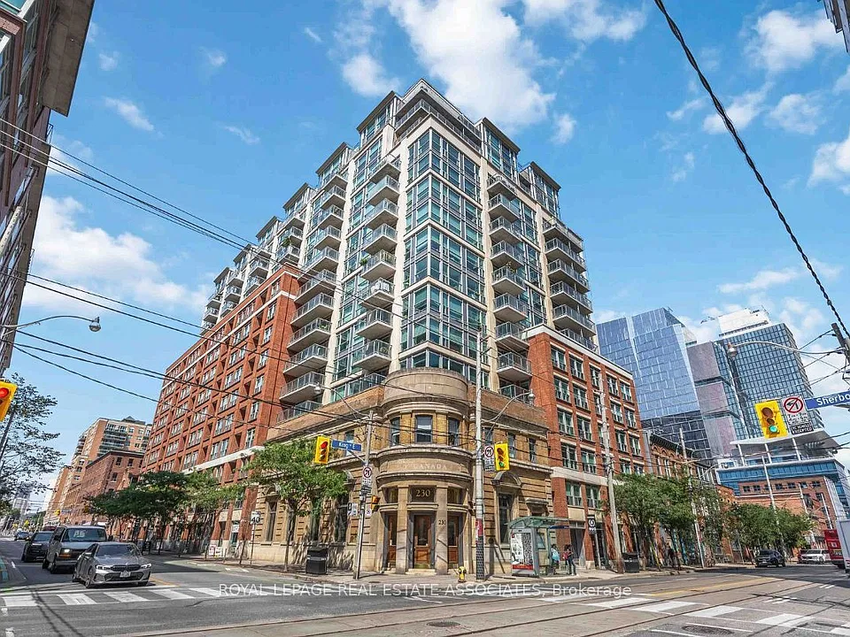 230 King St E #604
