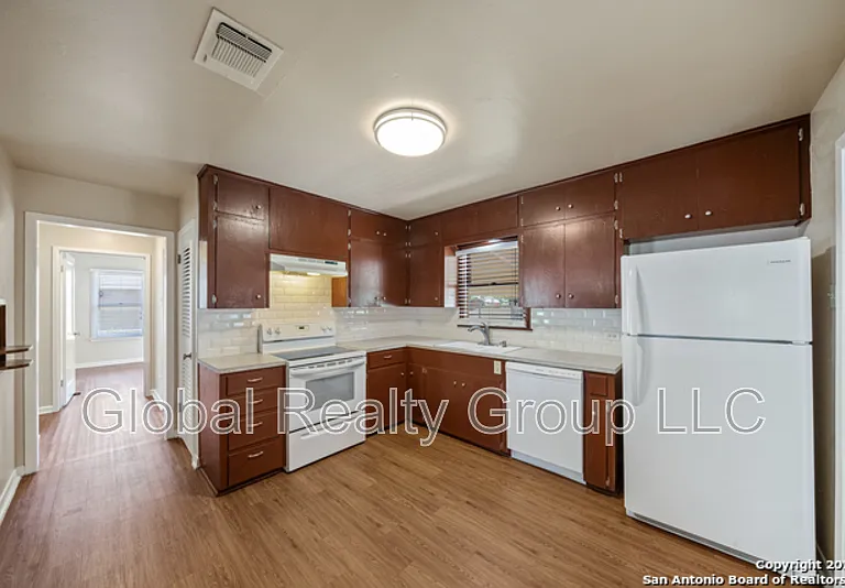 400 Mitchell Ave — Photo 16
