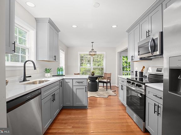 4th image of 424 Laurel Ave