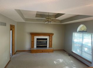 1025 SE Granada Dr, Lees Summit, MO 64081