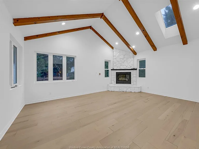 2584 Chilver Rd — Photo 11